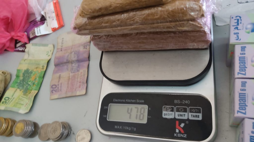 الأمن و”الديستي” يطيحان بـ “بزناس” خطير بسلا كان مبحوثا عنه وطنيا في قضايا المخدرات وحجز كمية مهمة من الأقراص المهلوسة الأمن و”الديستي” يطيحان بـ “بزناس” خطير بسلا كان مبحوثا عنه وطنيا في قضايا المخدرات وحجز كمية مهمة من الأقراص المهلوسة