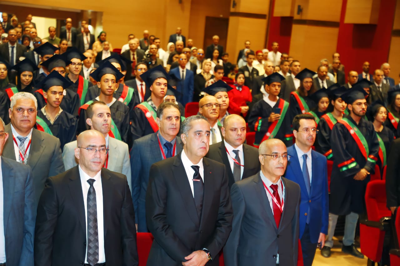 بالصور.. عبد اللطيف حموشي يحتفي بأبناء أسرة الأمن الوطني المتفوقين ويسلّم لهم المكافآت والمنح المالية في حفلٍ لذكرى المسيرة الخضراء بالصور.. عبد اللطيف حموشي يحتفي بأبناء أسرة الأمن الوطني المتفوقين ويسلّم لهم المكافآت والمنح المالية في حفلٍ لذكرى المسيرة الخضراء