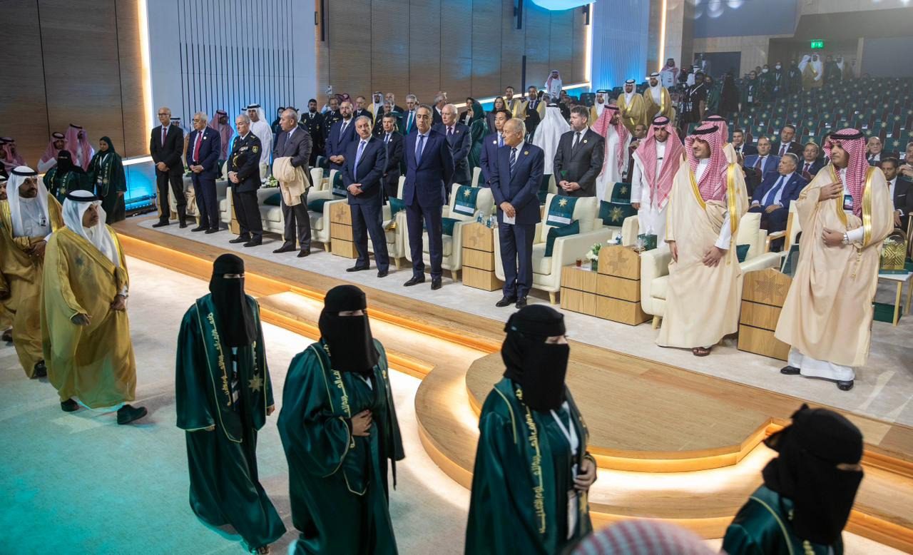 عبد اللطيف حموشي بجانب كبار القادة والشخصيات العربية يبصم على حضور وازن في مراسيم حفل تخرج الأطر الأمنية العربية بجامعة نايف السعودية عبد اللطيف حموشي بجانب كبار القادة والشخصيات العربية يبصم على حضور وازن في مراسيم حفل تخرج الأطر الأمنية العربية بجامعة نايف السعودية