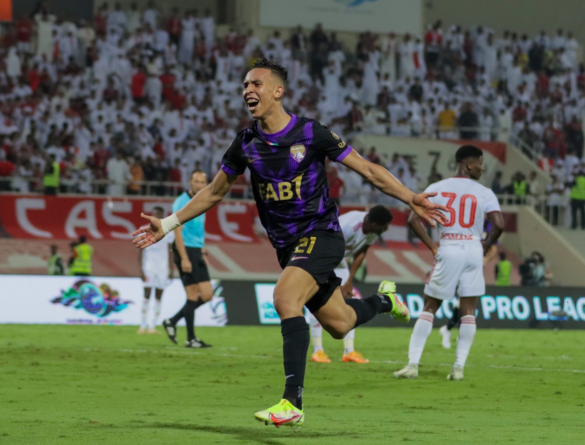 سفيان رحيمي يسجل هدفين ويقود العين لتعادل ثمين مع الشارقة 2-2 1 rahimi 4 scaled 1