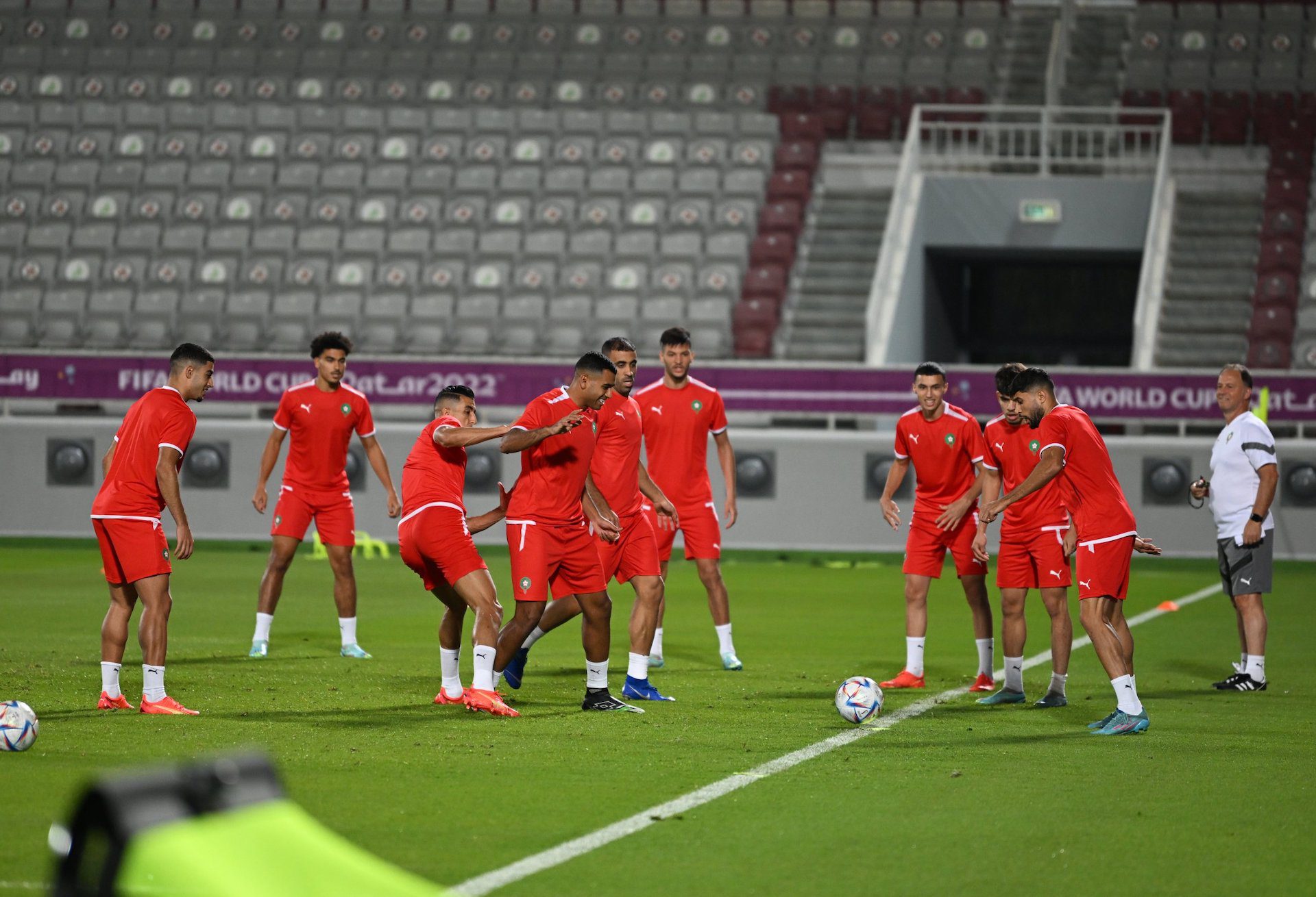 العناصر الوطنية تواصل تحضيراتها استعدادا لمواجهة المنتخب البلجيكي في مونديال قطر 1 المنتخب المغربي 2