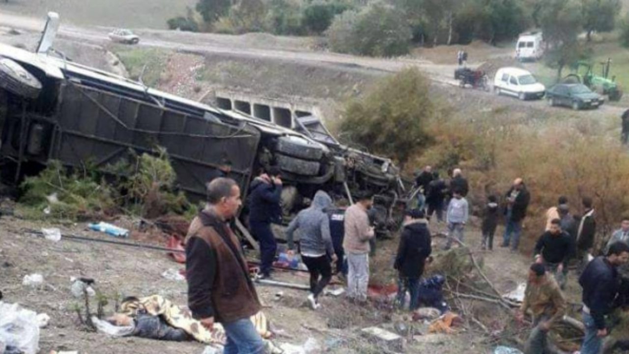 مصرع 11 شخصا وإصابة 43 آخرين إثر انقلاب حافلة لنقل المسافرين بتازة 1 تازة