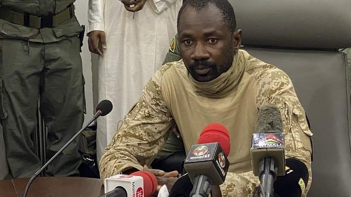 رئيس المرحلة الانتقالية بمالي يستقبل شكيب بنموسى حاملا رسالة من الملك محمد السادس 1 عاصمي غويتا
