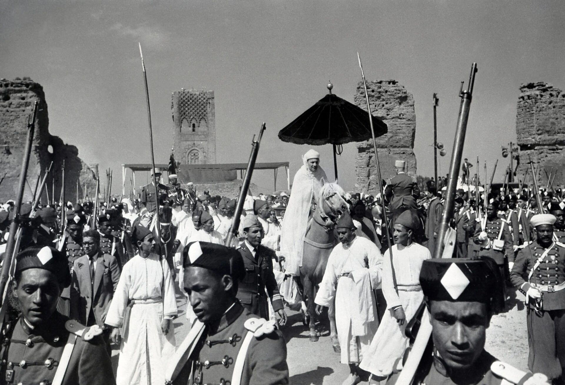 الذكرى الـ67 لعيد الاستقلال.. ملحمة كبرى تجسد انتصار إرادة العرش والشعب والتحامهما الوثيق 1 عيد الاستقلال