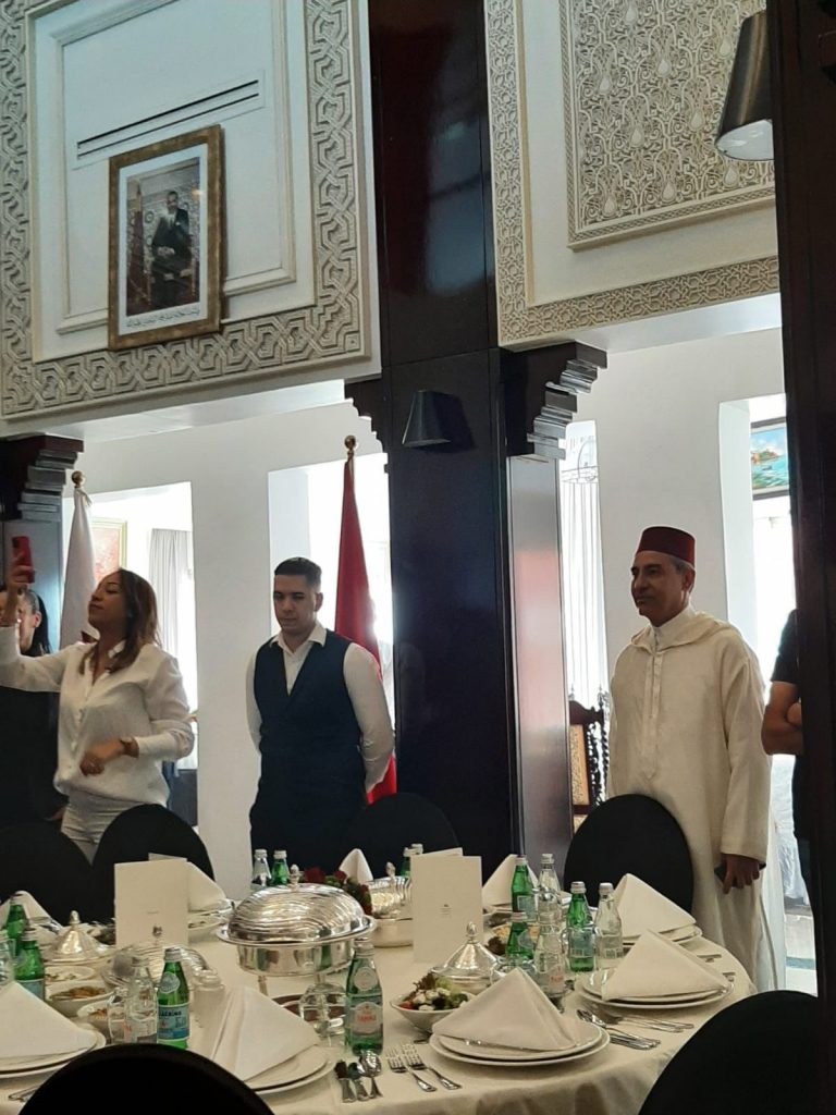 سفير المملكة المغربية في قطر يقيم مأدبة غذاء على شرف عائلات أسود الأطلس (صور) سفير المملكة المغربية في قطر يقيم مأدبة غذاء على شرف عائلات أسود الأطلس (صور)