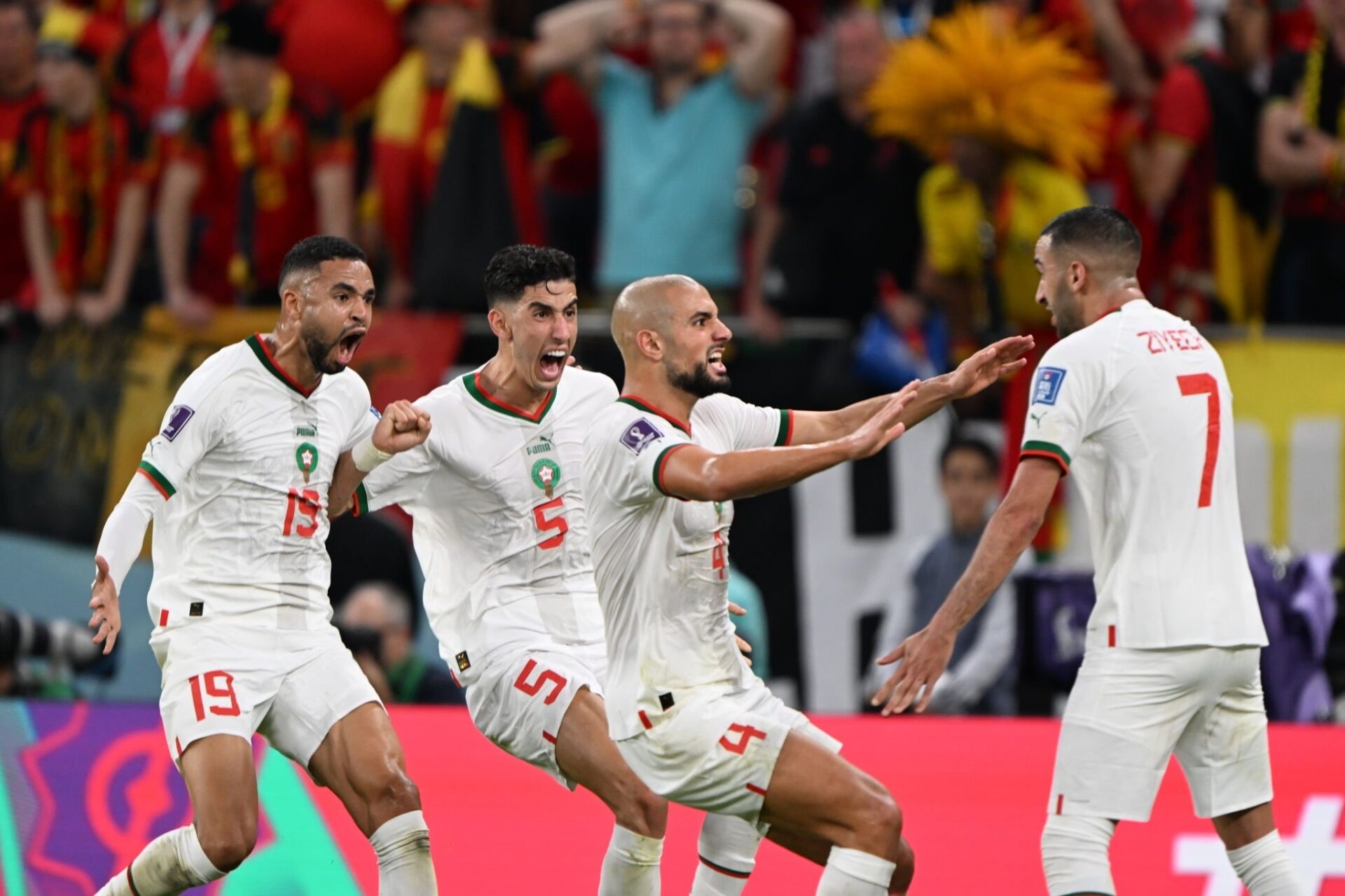 من المغرب إلى كافة الأقطار العربية.. مواطنون ومسؤولون مغاربة وأجانب يحتفلون بانتصار المنتخب المغربي (فيديو) 1 المنتخب الوطني المغربي