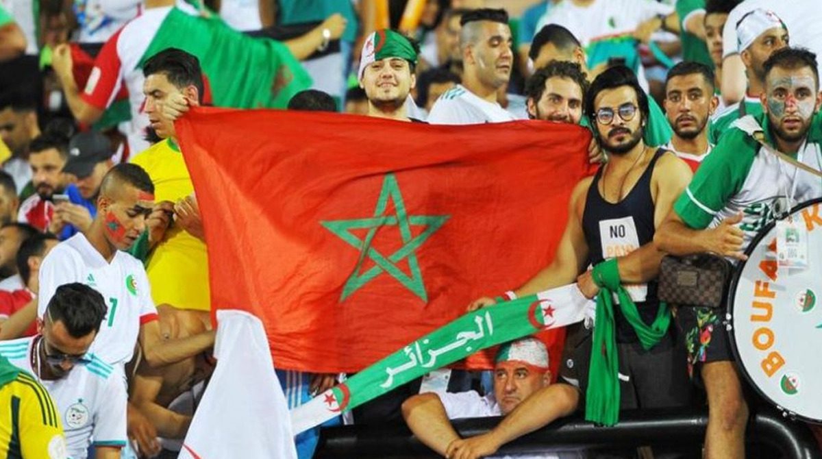 عكس ما تروجه أبواق العصابة الحاكمة بالجزائر.. الشعب الجزائري يدعم ويشجع المنتخب المغربي في نهائيات كأس العالم قطر 2022 1 جزائريون يحتفلون بفوز المغرب