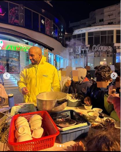 ويستمر التشهير بالفقراء “بلا حشمة بلا حياء”.. أبو بكر زعيتر “شوفوني كناكل الببوش مع ولاد الشعب” (صورة) ويستمر التشهير بالفقراء “بلا حشمة بلا حياء”.. أبو بكر زعيتر “شوفوني كناكل الببوش مع ولاد الشعب” (صورة)