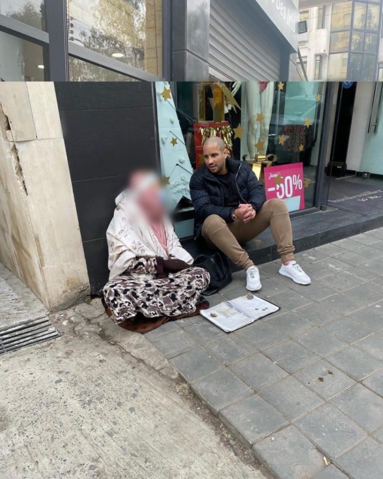 ويستمر التشهير بالفقراء “بلا حشمة بلا حياء”.. أبو بكر زعيتر “شوفوني كناكل الببوش مع ولاد الشعب” (صورة) ويستمر التشهير بالفقراء “بلا حشمة بلا حياء”.. أبو بكر زعيتر “شوفوني كناكل الببوش مع ولاد الشعب” (صورة)