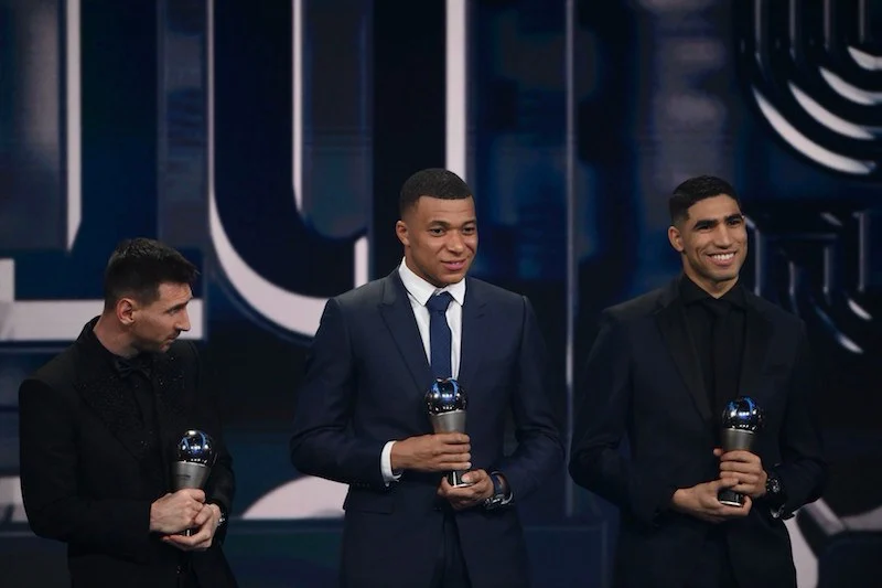 رسميا..حكيمي ضمن التشكيلة المثالية لسنة 2022 1 messi hakimi mbappe
