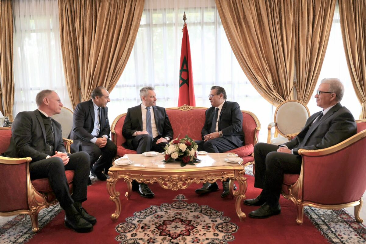 المستشار الفيدرالي النمساوي كارل نيهامر يزور ضريح محمد الخامس بالرباط 1 الفيدرالي النمساوي