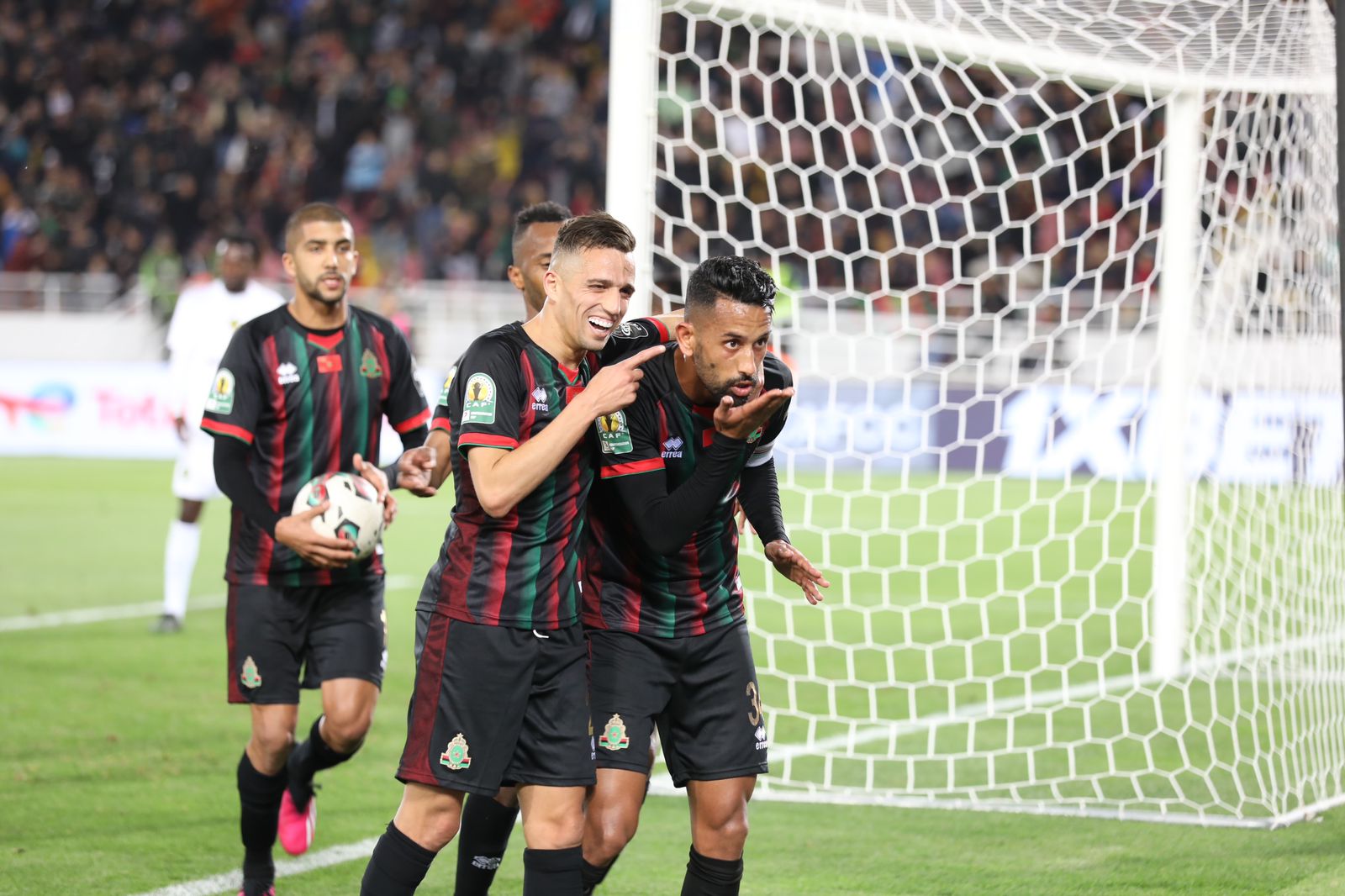 الجيش الملكي يواصل الصدارة بفوزه على أولمبيك خريبكة (1-0) وتعادل اتحاد طنجة واتحاد اتواركة ( 2-2) 1 الملكي