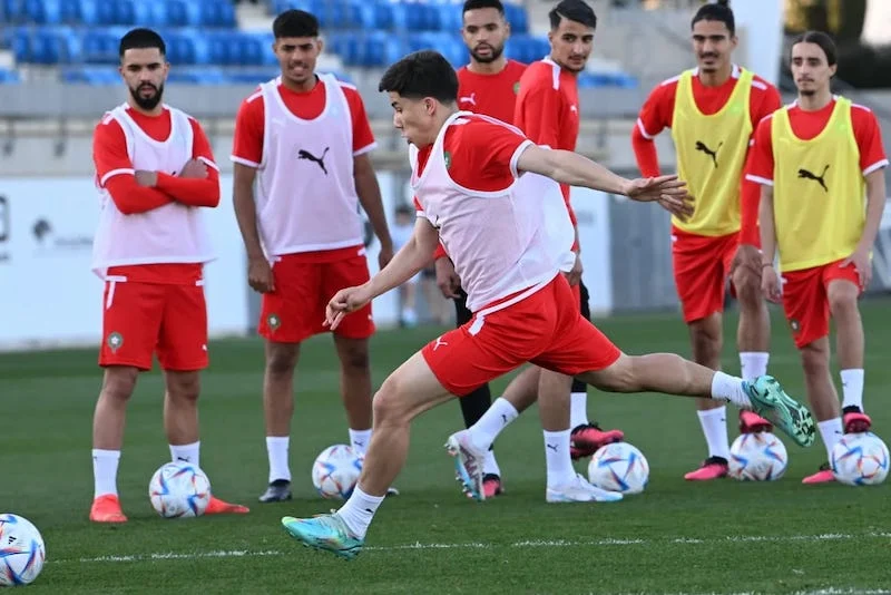اللاعبان أشرف حكيمي وعز الدين أوناحي يغيبان عن مواجهة البيرو 1 تدريبات المنتخب المغربي