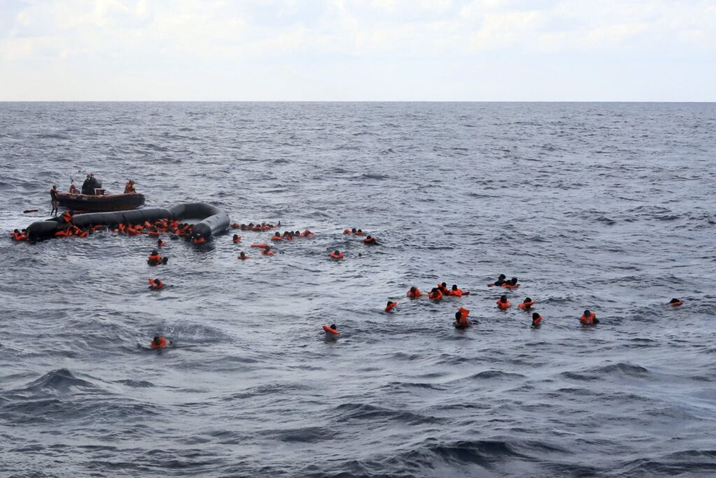 وفاة 29 مهاجر قبالة السواحل التونسية بعد غرق قواربهم