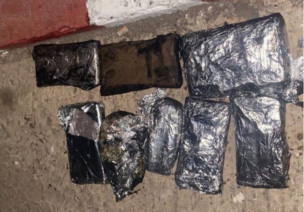 بالناظور.. إجهاض محاولة تهريب شحنات من مخدر الهيروين والكوكايين وتوقيف 4 أشخاص يشتبه في تورطهم في قضية تتعلق بالاتجار الدولي في المخدرات 1 والهيروين