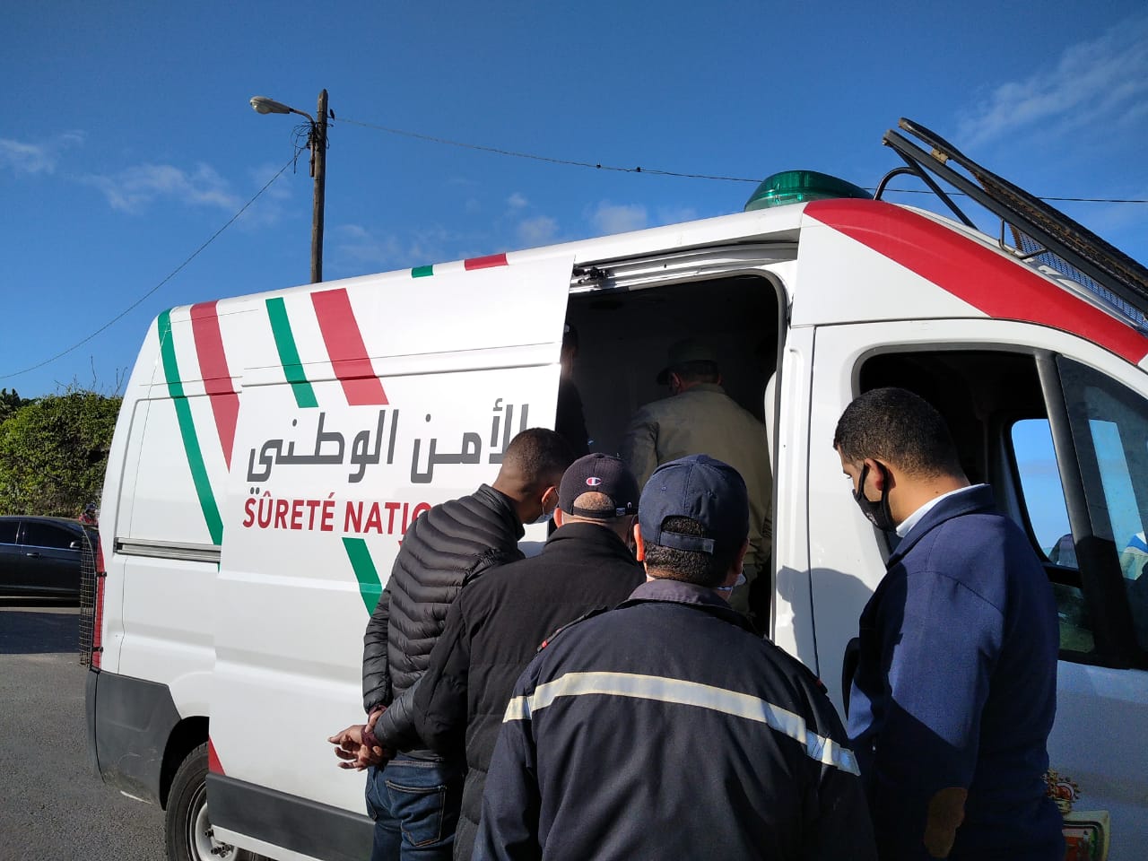 رجال الأمن يوقفون شخص يشتبه في تورطه في قضية تتعلق بحيازة وترويج المخدرات بمدينة مراكش 1 المخدرات الأمن الوطني