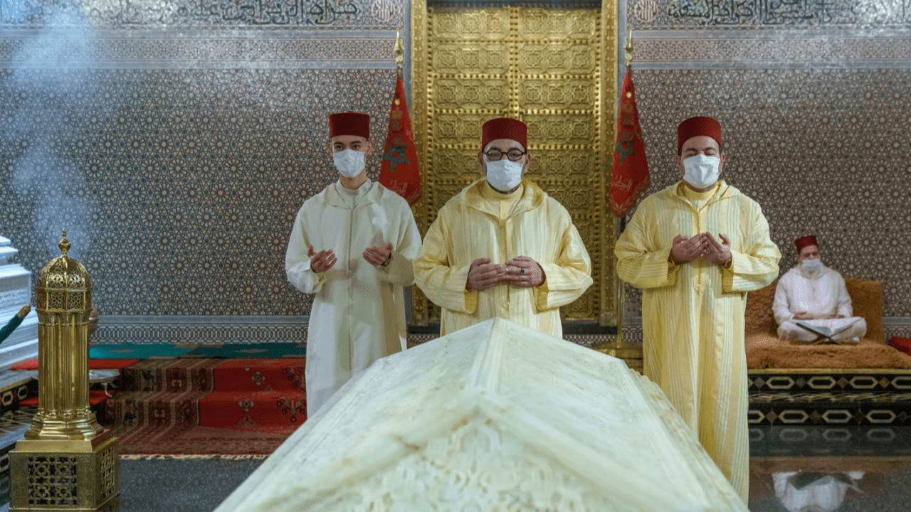 أمير المؤمنين الملك محمد السادس يترحم على روح جلالة المغفور له الملك محمد الخامس 1 محمد الخامس