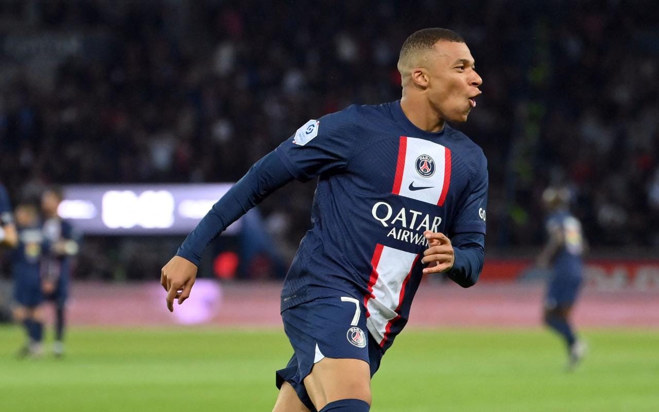 باريس سان جيرمان يقترب من الاحتفاظ بلقب الدوري الفرنسي 1 باريس سان جيرمان