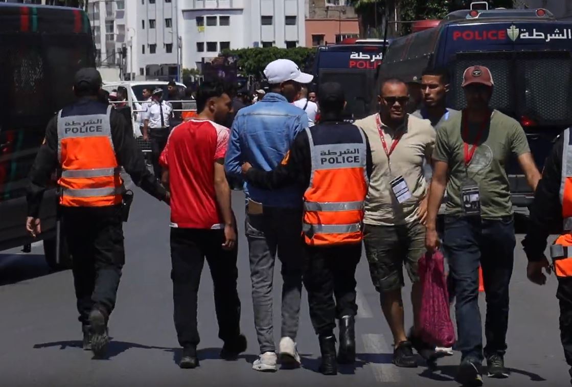 توقيفات عديدة في صفوف الجماهير قبل مباراة الوداد الرياضي والأهلي المصري 1 توقيفات في صفوف الجماهير