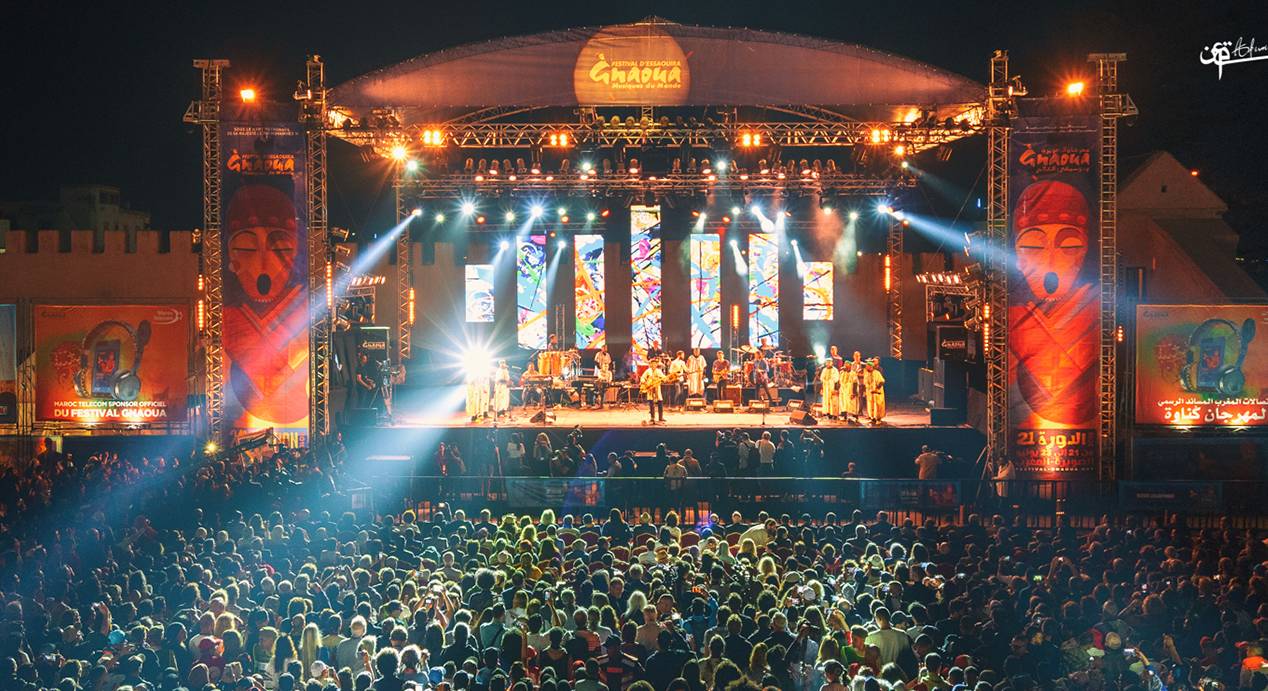 مهرجان كناوة وموسيقى العالم بالصويرة.. 480 فنانا مغاربة وأجانب بثوا صدى وسحر إبداعاتهم الموسيقية العالمية 1 كناوة