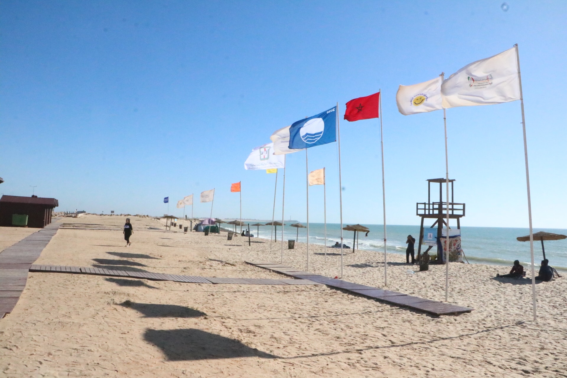 رفع "اللواء الأزرق" للمرة الثامنة على التوالي بشاطئ أم لبوير ضواحي مدينة الداخلة 1 شاطئ أم لبوير
