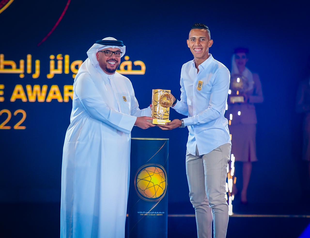 للموسم الثاني على التوالي.. سفيان رحيمي يتوج بجائزة أفضل لاعب في الدوري الإماراتي 1 سفيان رحيمي
