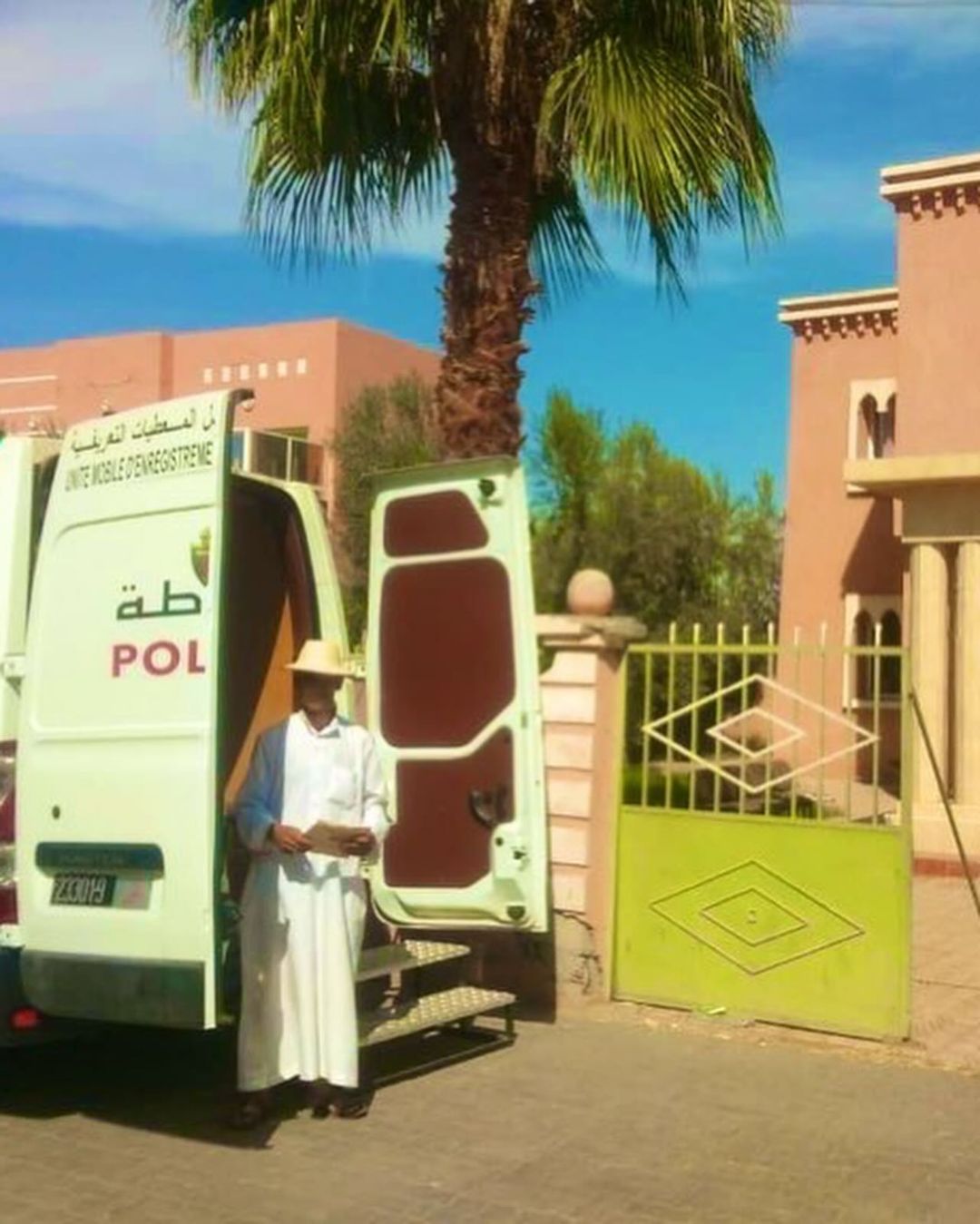 المديرية العامة للأمن الوطني تطلق عمليات إنجاز و تجديد البطاقة الوطنية بشكل مجاني لضحايا الزلزال عبر المصالح المتنقلة في عين المكان المديرية العامة للأمن الوطني تطلق عمليات إنجاز و تجديد البطاقة الوطنية بشكل مجاني لضحايا الزلزال عبر المصالح المتنقلة في عين المكان