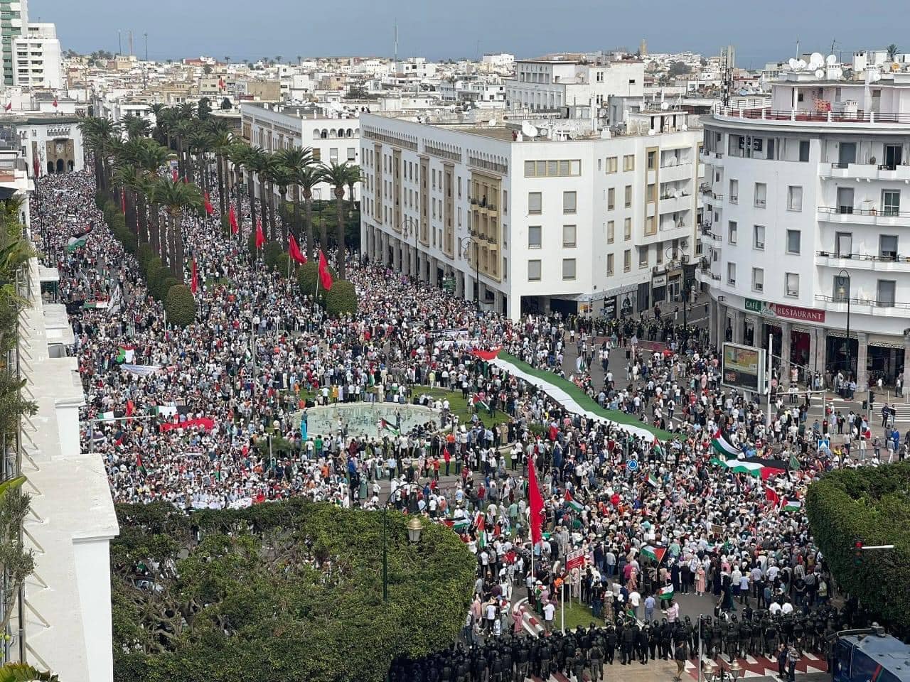 آلاف المغاربة يشاركون في مسيرة حاشدة بالرباط تضامنا مع الشعب الفلسطيني 1 مسيرة فلسطين