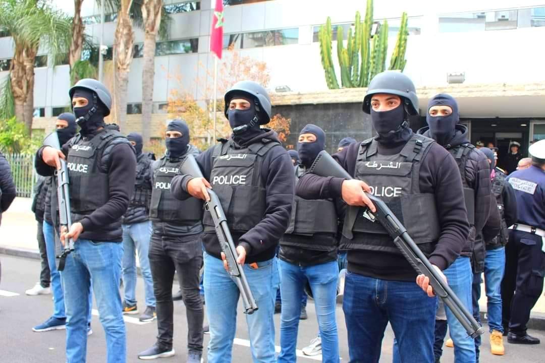 بإشراف عبد اللطيف حموشي.. عمليات استباقية وتدابير مشددة تعرفها مختلف المدن المغربية لتأمين احتفالات رأس السنة الجديدة (صور) بإشراف عبد اللطيف حموشي.. عمليات استباقية وتدابير مشددة تعرفها مختلف المدن المغربية لتأمين احتفالات رأس السنة الجديدة (صور)