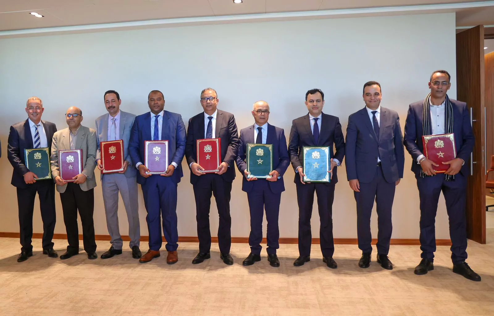 التوقيع على محضر اتفاق حول النظام الأساسي الخاص بموظفي قطاع التربية الوطنية 1 تفاصيل التوقيع على محضر اتفاق حول النظام الأساسي الخاصة بموظفي قطاع التعليم