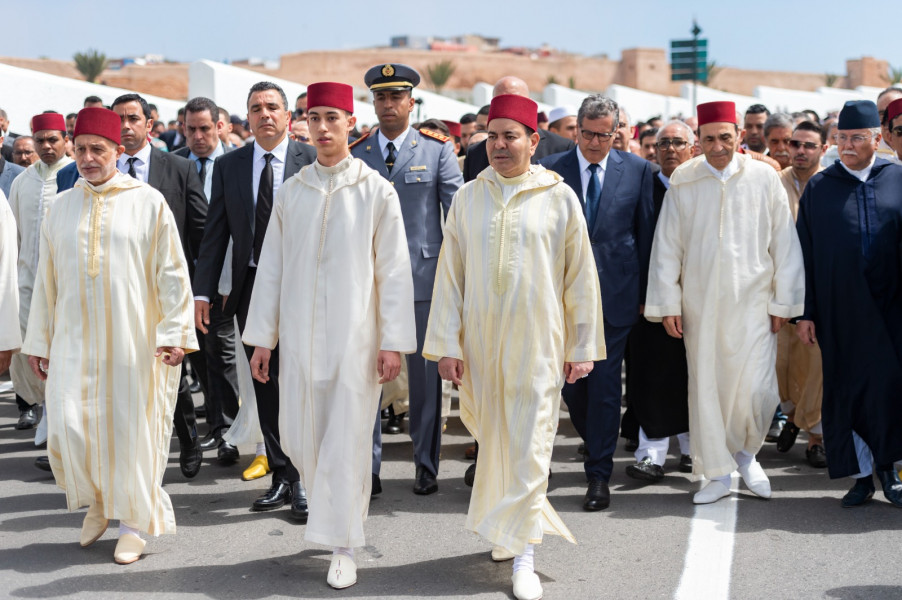 إقامة صلاة الاستسقاء بالمسجد الأعظم في الرباط بحضور ولي العهد الأمير مولاي الحسن و الأمير مولاي رشيد 1 صلاة الإستسقاء