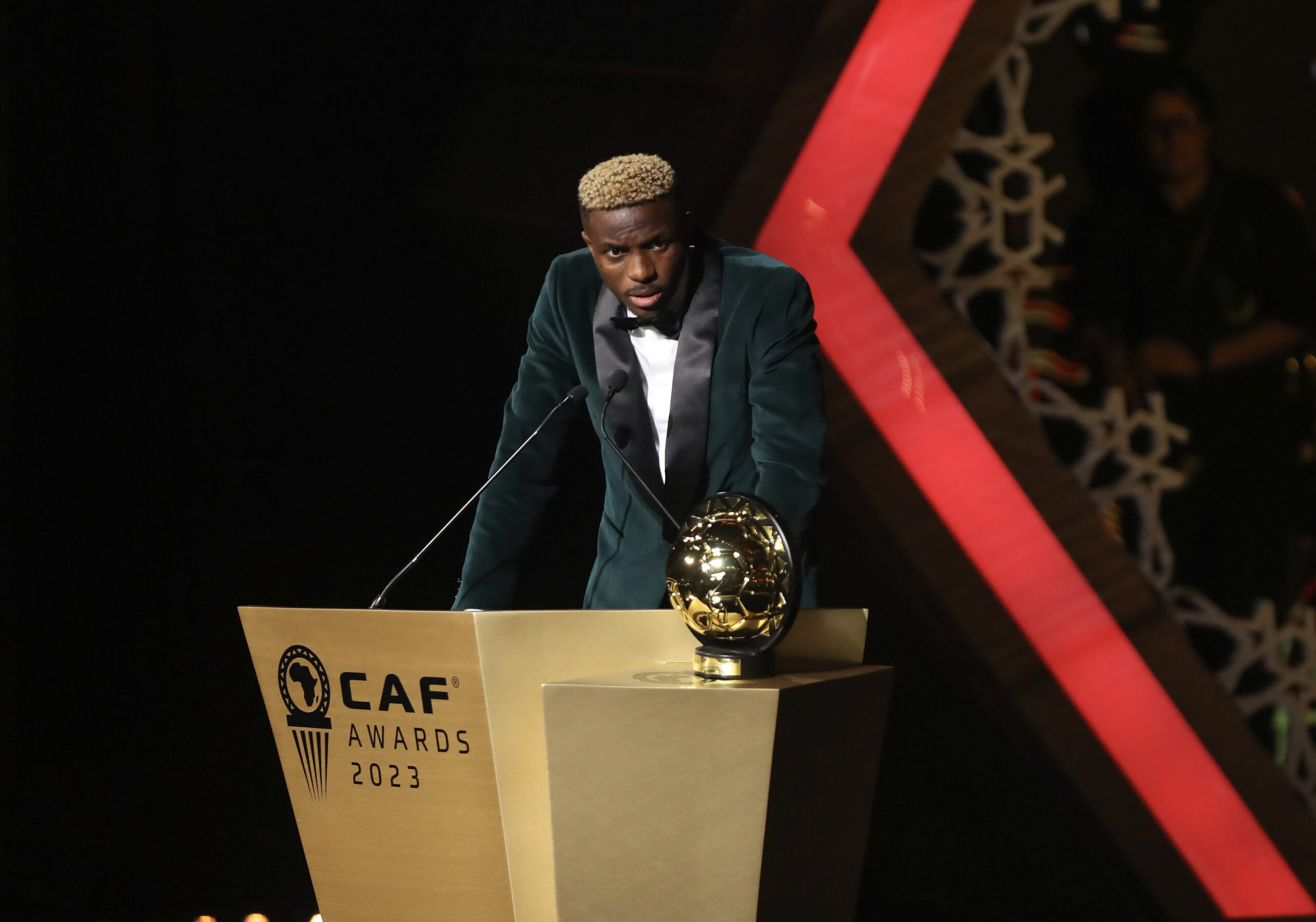 أفضل لاعب في إفريقيا فيكتور أوسيمين: الآن عرفت سر التقدم الذي يشهده المغرب 1 Football 2023 CAF Awards Marrakech Morocco
