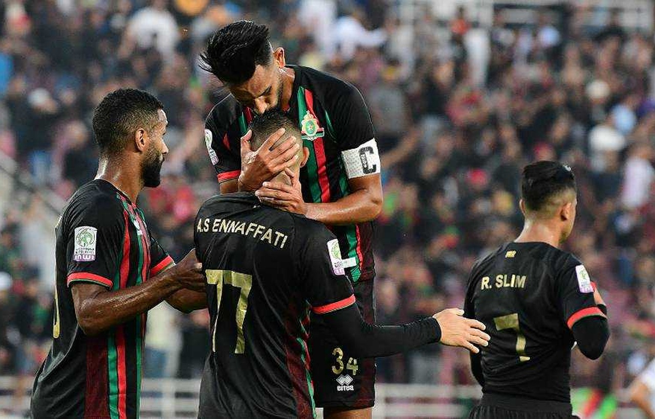 البطولة الوطنية الاحترافية للقسم الأول "إنوي" (الدورة الـ 14).. فريق الجيش الملكي يتفوق على ضيفه المغرب التطواني (3-0) 1 الجيش الملكي