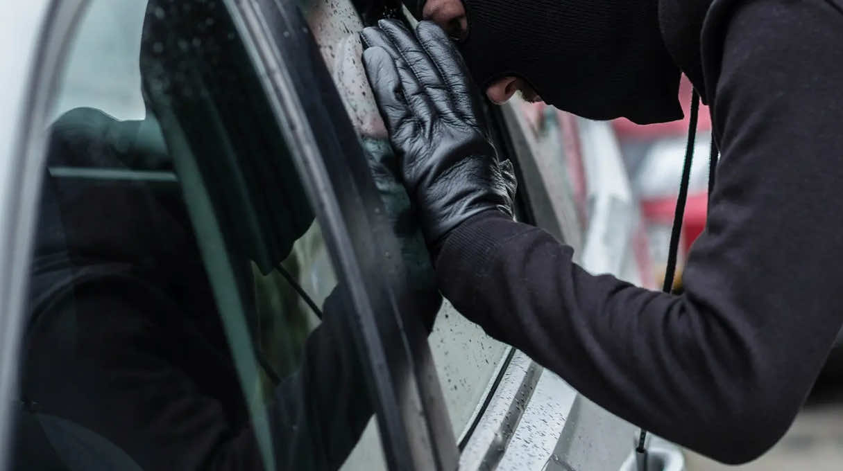 توقيف مواطن جزائري وزوجته المغربية للاشتباه في تورطهما في ارتكاب سرقات متعددة من داخل السيارات بالدار البيضاء