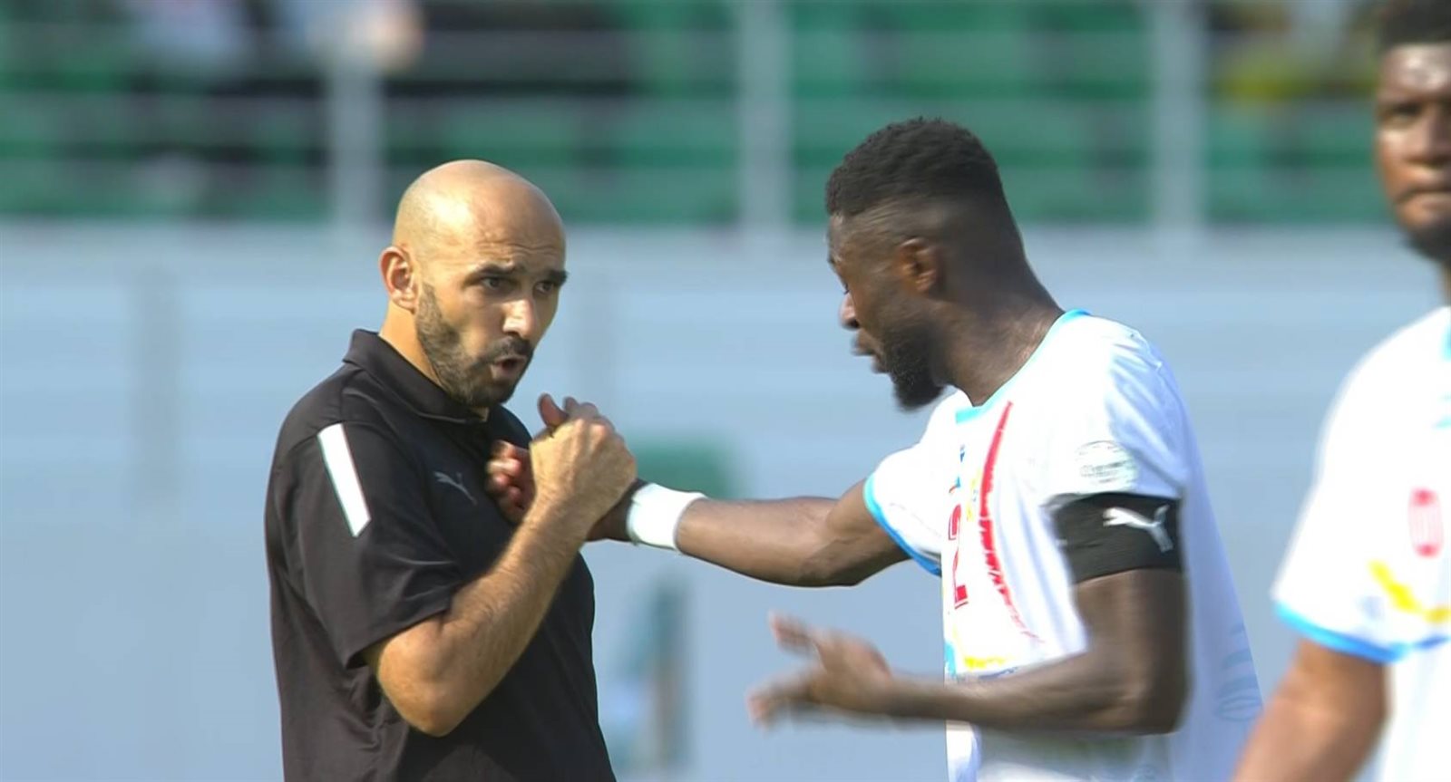 في قرار مثير للجدل.. الاتحاد الكونغولي يلجأ لمحكمة التحكيم الرياضية ردا على إلغاء عقوبة وليد الركراكي 1 وليد الركراكي ومبيمبا