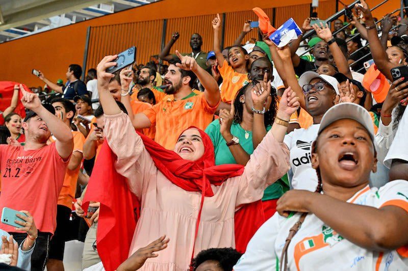 كأس أمم إفريقيا 2023.. مغاربة وإيفواريون يحتفلون بتأهل "الفيلة" إلى المباراة النهائية 1 ivory maroc fans