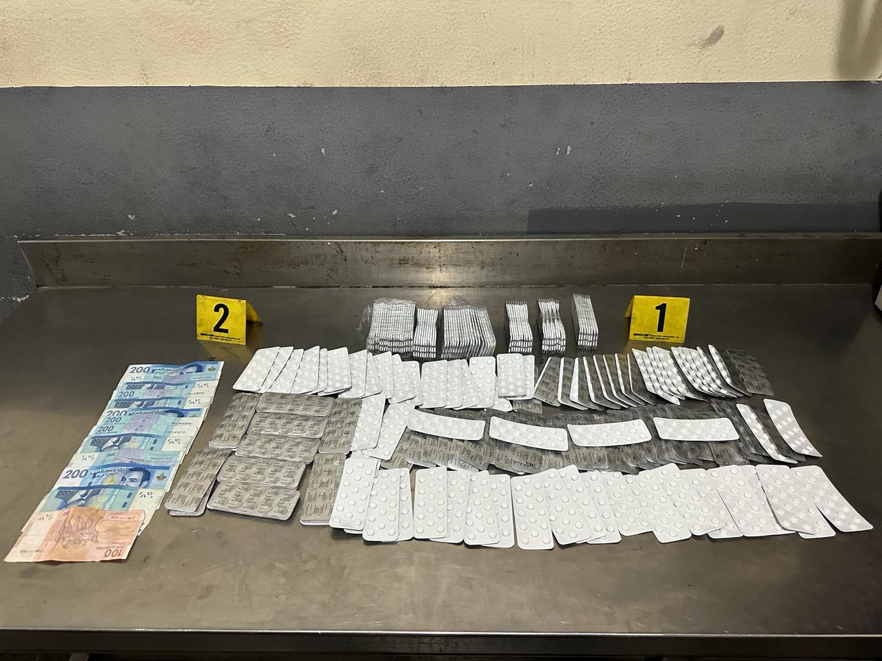 أكادير.. عملية مشتركة بين عناصر الشرطة و "الديستي" تطيح بشبكة لترويج المؤثرات العقلية 1 أكادير عملية مشتركة بين عناصر الشرطة و الديستي تطيح بشبكة لترويج المؤثرات العقلية