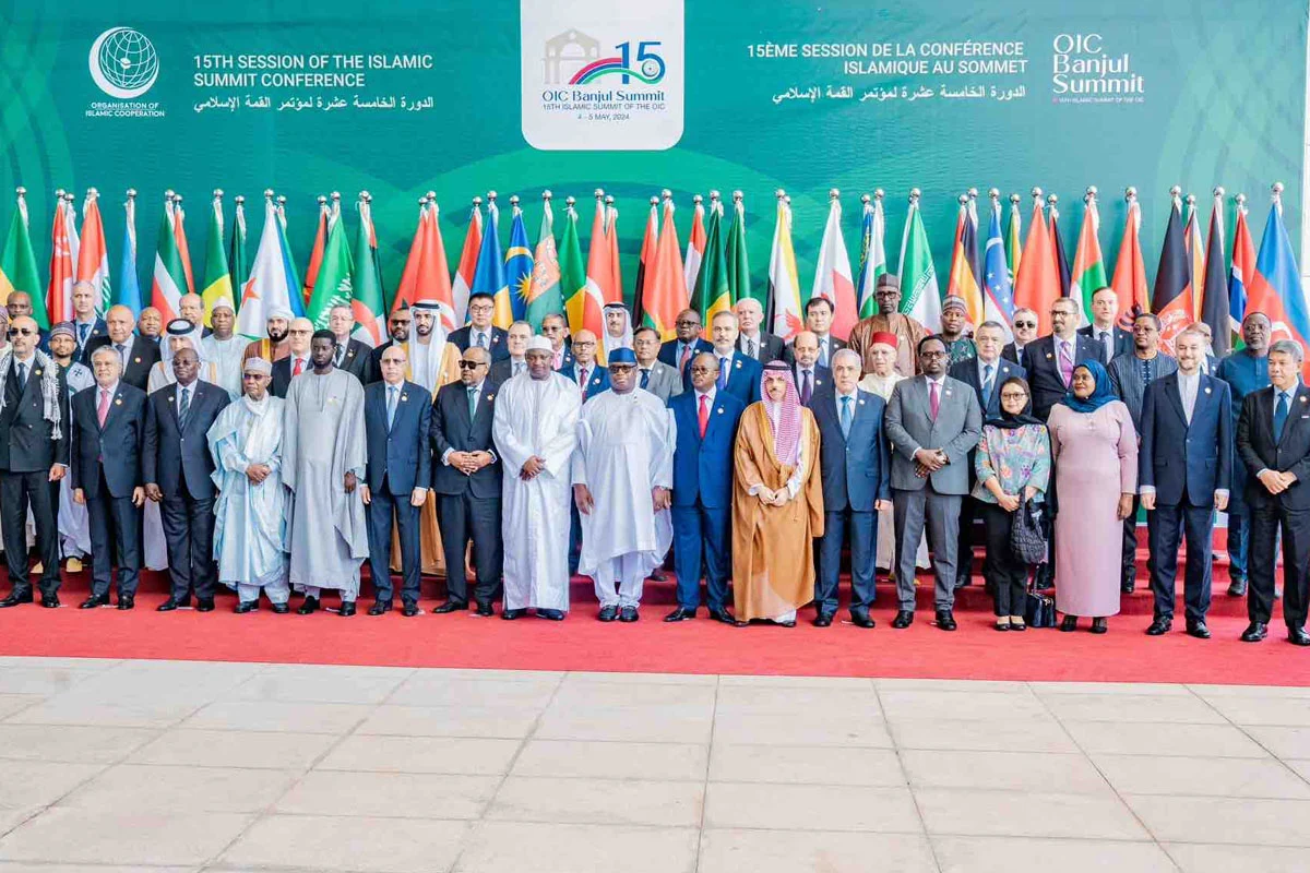 الملك محمد السادس يوجه خطابا إلى القمة الـ 15 لمنظمة التعاون الإسلامي 1 القمة الـ 15 لمنظمة التعاون الإسلامي