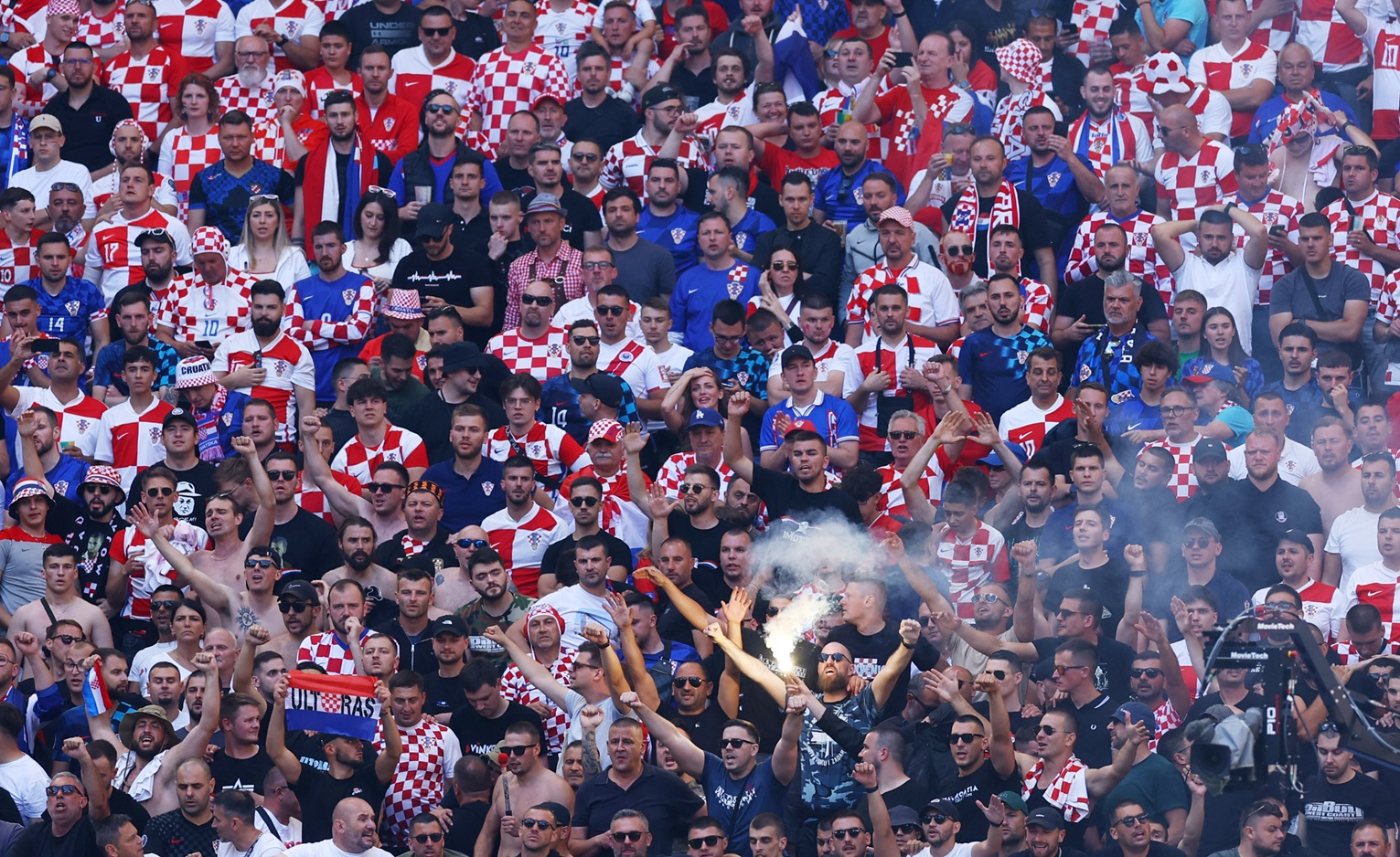 كأس أوروبا 2024.. تغريم الاتحاد الكرواتي للمرة الثانية بسبب شغب جماهيره 1 الجماهير الكرواتية