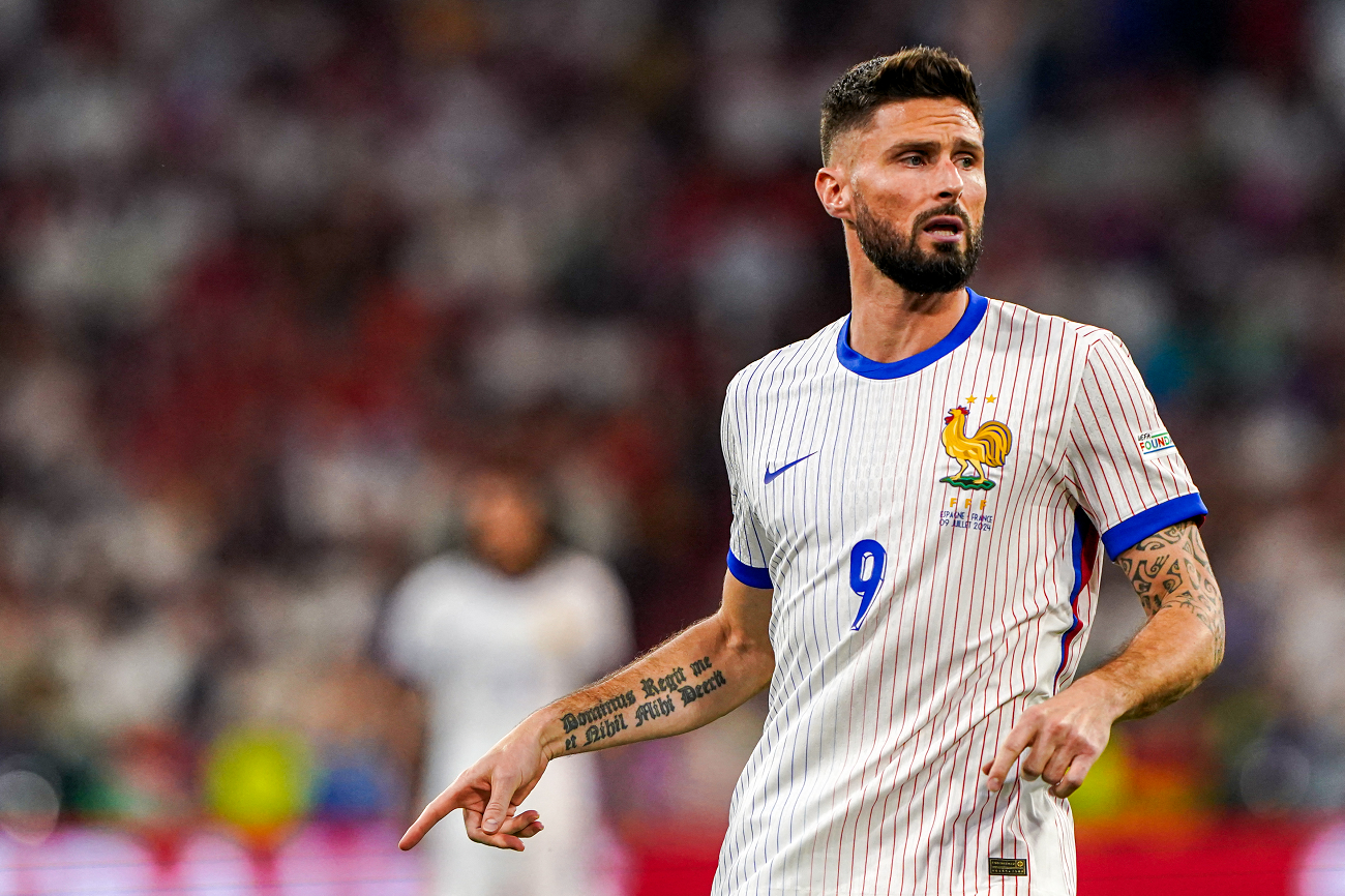 رسميا.. اللاعب الفرنسي أوليفييه جيرو يعتزل اللعب دوليا 1 اللاعب الفرنسي أوليفييه جيرو