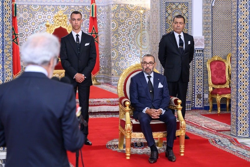 والي بنك المغرب يقدم للملك محمد السادس تقرير الوضعية الاقتصادية والنقدية والمالية 1 roi