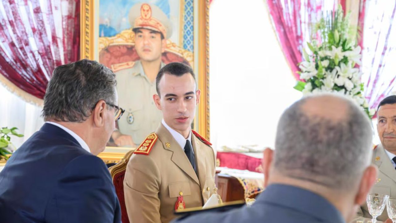 ولي العهد الأمير مولاي الحسن يترأس بتطوان مأدبة غداء أقامها رئيس الحكومة بمناسبة الذكرى 25 لعيد العرش المجيد 1 ولي العهد الأمير مولاي الحسن