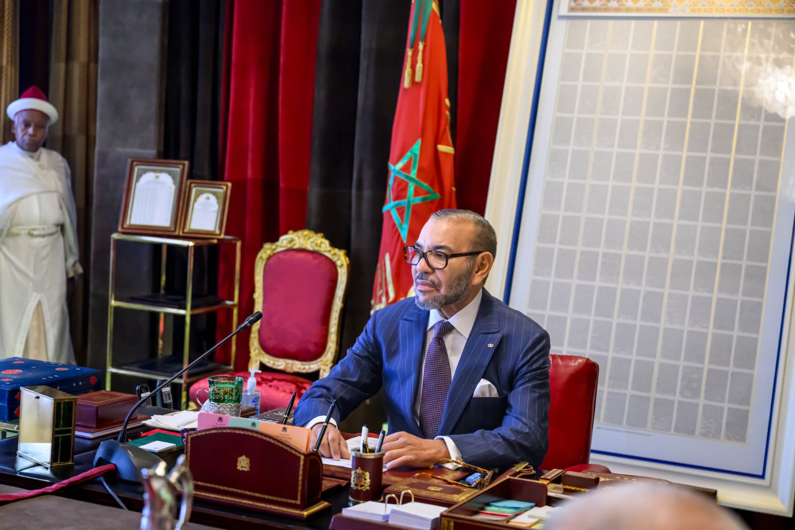 الذكرى الـ 71 لثورة الملك والشعب.. رحابة الصدر الملكي تشمل صغار مزارعي القنب الهندي بعفو ملكي كريم 1 SM le Roi Mohammed VI