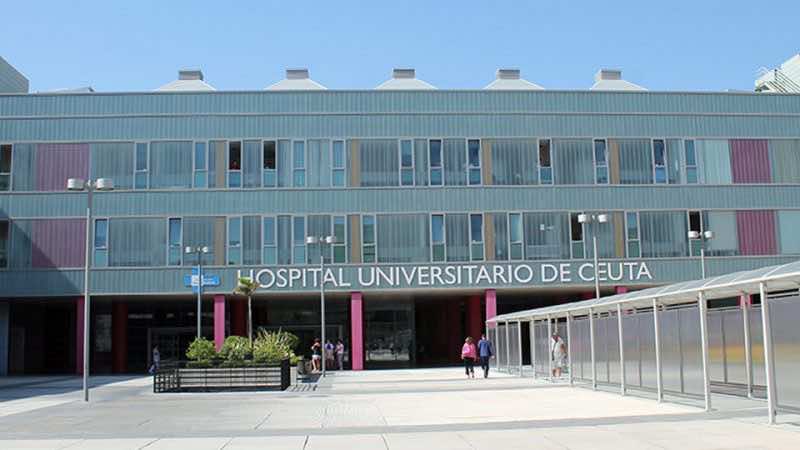 بعد سباحتها لخمس ساعات.. "حراكة" جزائرية تضع مولودها في المستشفى الجامعي في مدينة سبتة المحتلة 1 المستشفى الجامعي في مدينة سبتة