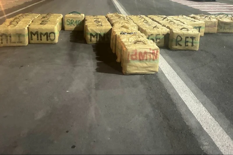 توقيف 3 إسبان ومغربي بسيدي رحال لتورطهم في الاتجار الدولي في المخدرات وحجز ما يقارب 3 أطنان من مخدر الشيرا 1 مخدرات