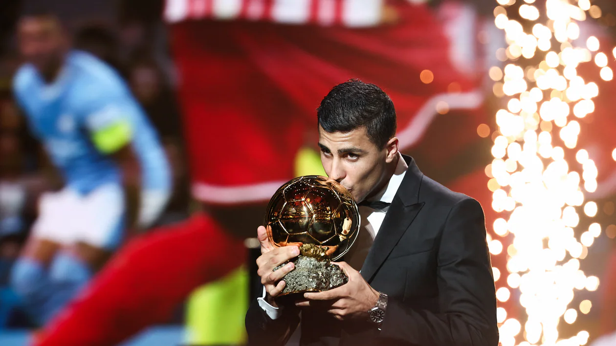 الإسباني رودري يتوج بالكرة الذهبية لأفضل لاعب في العالم 1 rodri ballon dor