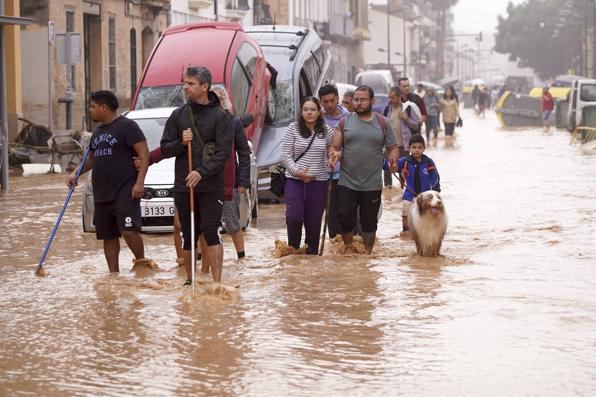 مدير مستشفى فالنسيا.. الجهاز اللوجستي المغربي "ساهم بشكل كبير" في ترميم البنية التحتية المتضررة 1 Inondations Espagne