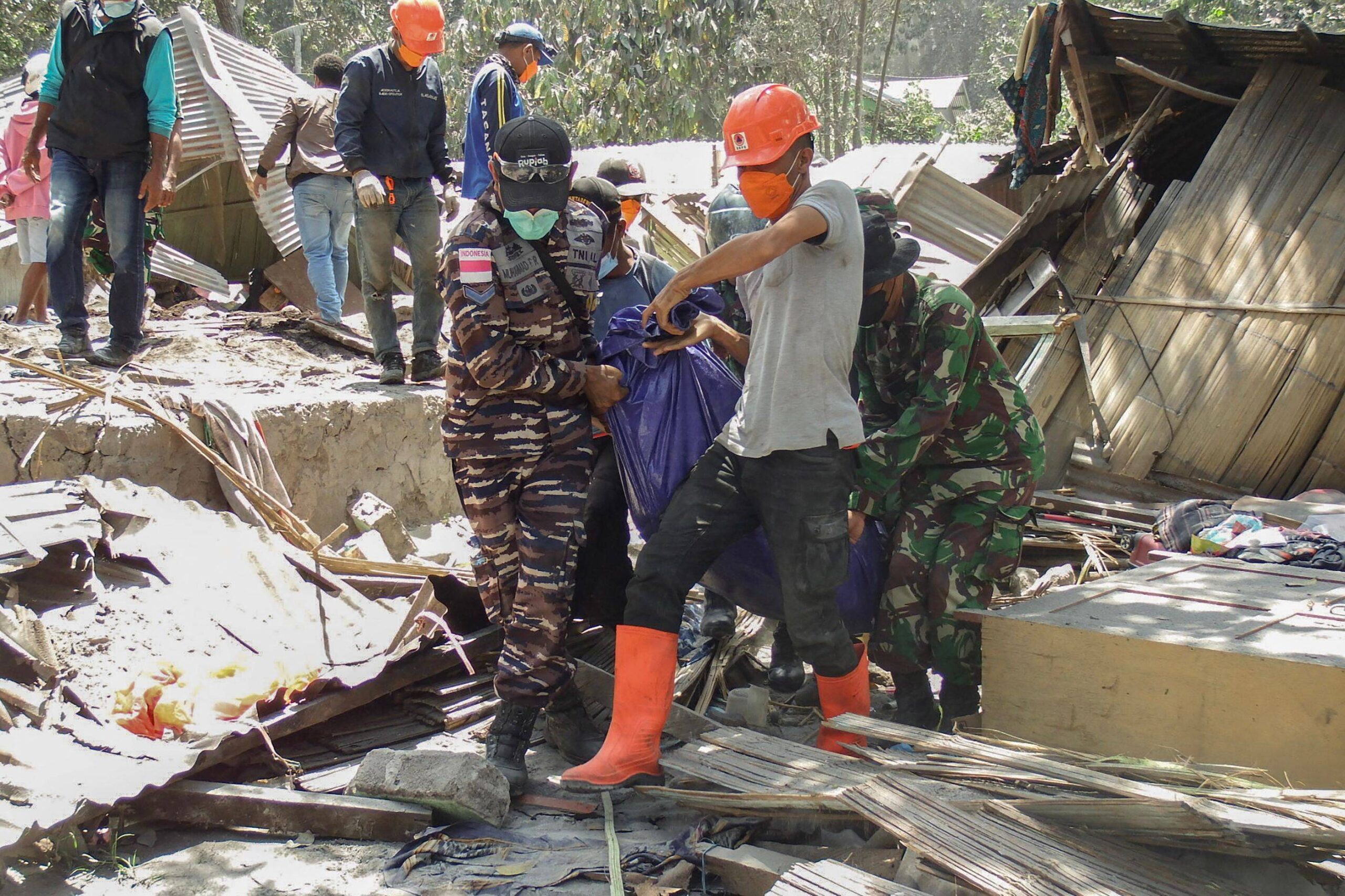 ثوران بركاني يحصد أرواح عشرة أشخاص شرق اندونيسيا 1 eruption volcanique indonesie scaled