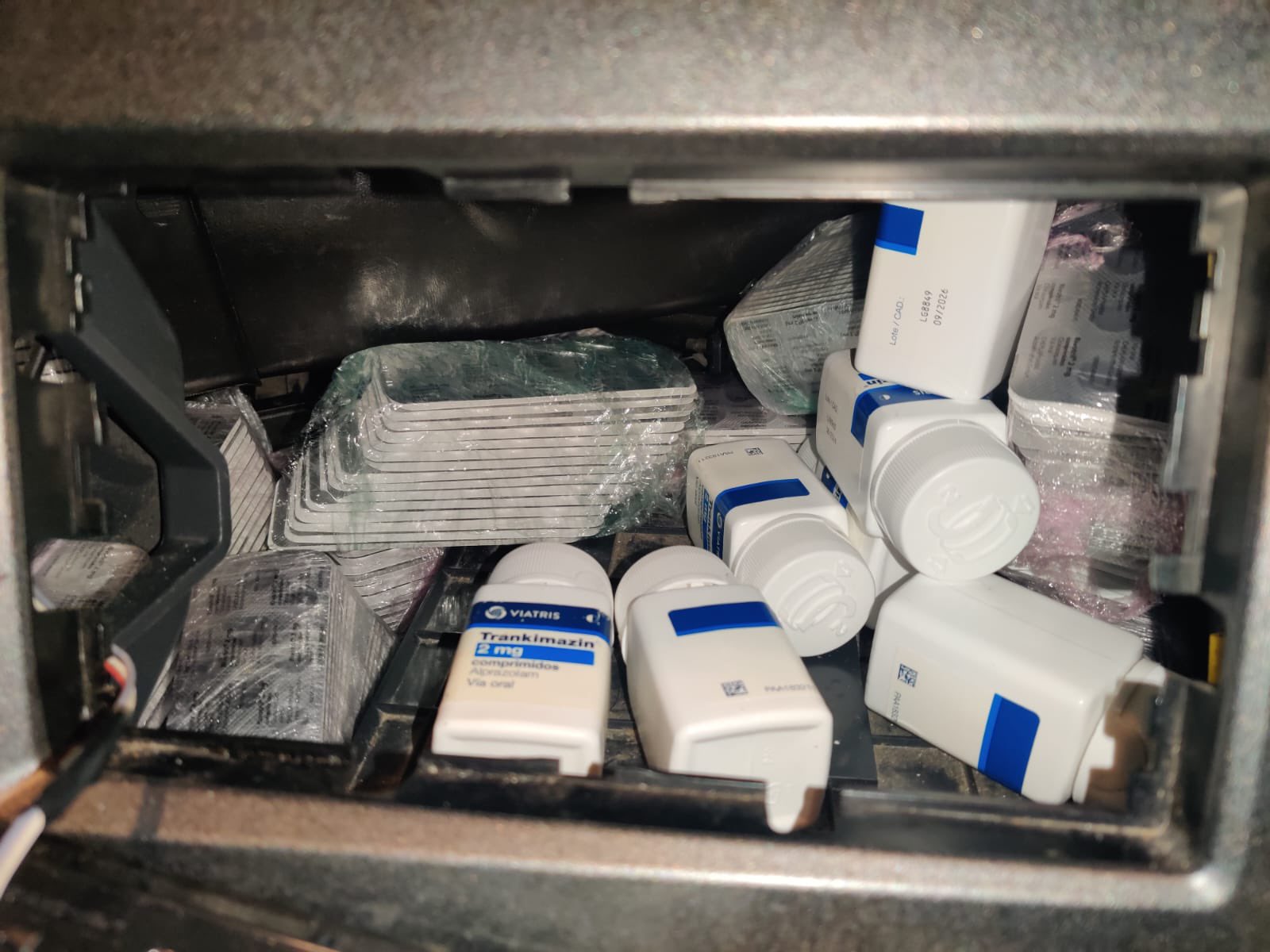 بالصور.. أمن ميناء طنجة المتوسط يحبط عملية تهريب أزيد من 19 ألف قرص طبي مخدر 1 stupefiants 1