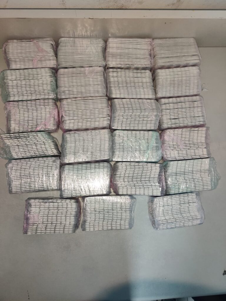 بالصور.. أمن ميناء طنجة المتوسط يحبط عملية تهريب أزيد من 19 ألف قرص طبي مخدر 3 stupefiants 3
